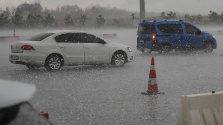 Mayıs ayında şaşırtan görüntü: İşlek otoyol bir anda beyaza büründü - Yaşam