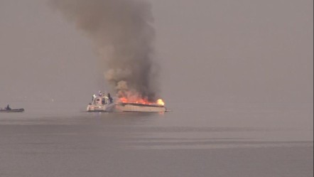 Tuzla'da sıcak saatler! Denizin ortasında başlayan yangın yayıldı, tekneler alevler içinde kaldı - 3. Sayfa