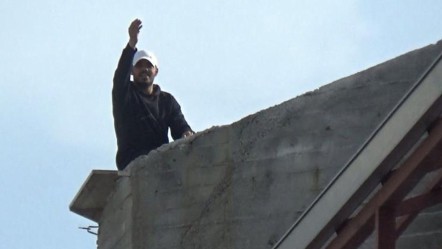 "Alacağım var" dedi, şantiyenin çatısına çıktı: İsteği hem polisi hem de gazetecileri şaşırttı - 3. Sayfa
