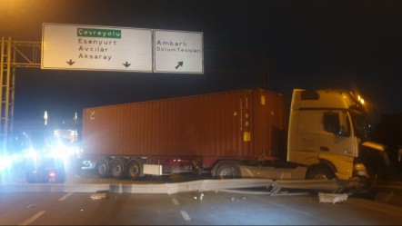 Beylikdüzü'nde kontrolden çıkan tır ölüm saçtı! Ölü ve yaralılar var - 3. Sayfa