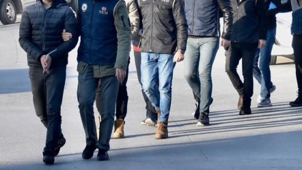 Yurt dışına kaçacaklardı! FETÖ'cüler ve onlara yardım edenler enselendi - Gündem
