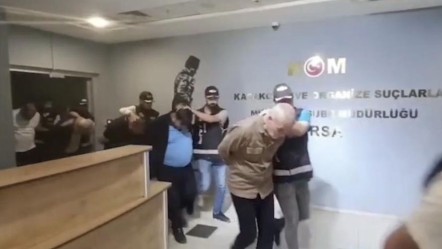 107 emekli vatandaşı dolandırdılar! 2 milyar liralık vurgun yapan çete çökertildi - 3. Sayfa