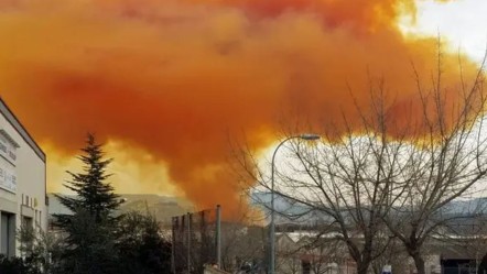 Avrupa'da kimyasal felaket! 160 bin kişi karantinaya alındı, İspanya'da evde kalın uyarısı yapıldı - Dünya