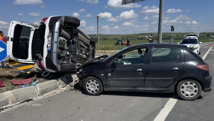 Edirne'de kavşakta trafik kazası: Yaralılar var - 3. Sayfa