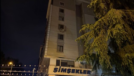İstanbul'da sıra dışı olay! Montaj sırasında panikleyen tamirci 5. kattan aşağı atladı - 3. Sayfa