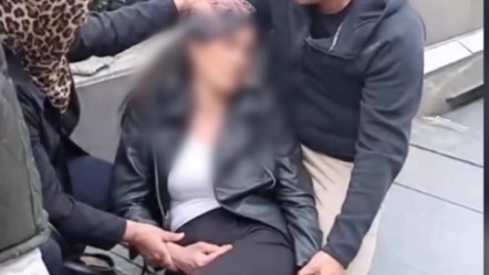 Metro istasyonunda üzerine reklam panosu düşen kadın yaralandı - Gündem