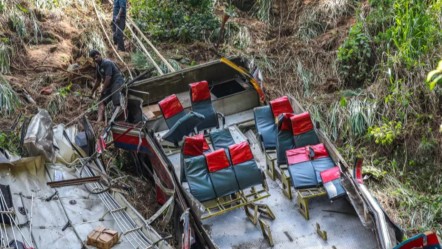 Sri Lanka'da otobüs uçuruma yuvarlandı! En az 30 ölü var - Dünya