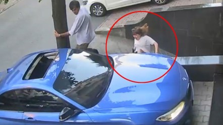 Eski eşini otomobille ezmeye çalıştı! Sırtüstü düşen kadın hastanelik oldu - 3. Sayfa