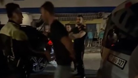 İzmir’de ilginç olay! Polise 'Beni döv' diye yalvardı - Yaşam