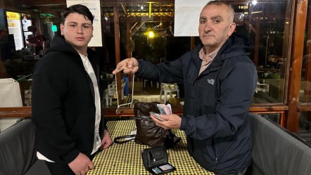 Para ve altın dolu çantayı unuttular! Ailenin imdadına esnaf yetişti - Yaşam