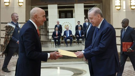 3 büyükelçiden güven mektubu... Erdoğan, ABD Büyükelçisi Barrack ile görüştü! - Gündem