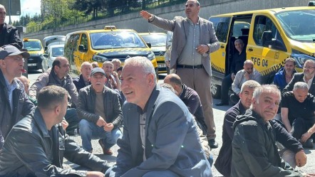 İBB mağduru taksicilerden CHP İl Başkanlığı binası önünde eylem! - Gündem