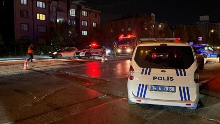 İstanbul'da iki araç kafa kafaya çarpıştı, yaralılar var - 3. Sayfa