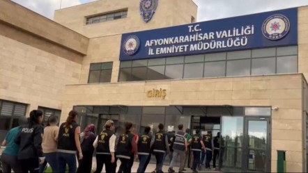 Afyonkarahisar'da fuhuş operasyonu! 12 kadın kurtarıldı - 3. Sayfa