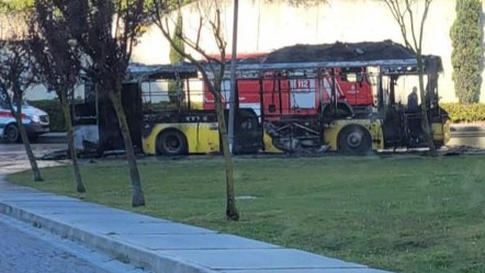 Başakşehir'de seyir halindeki İETT otobüsü alev alev yandı - Gündem