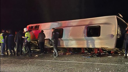Kahramanmaraş'ta minibüs devrildi, ölü ve yaralılar var - 3. Sayfa
