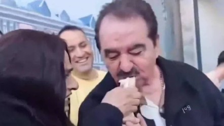 Kırgınlık son buldu ve barıştılar! Yıldız Tilbe, İbrahim Tatlıses’i elleriyle besledi - Magazin