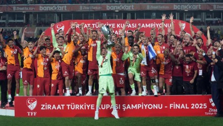 Aslan'ın 7. harikası! Çifte kupalı sezon olacak - Spor