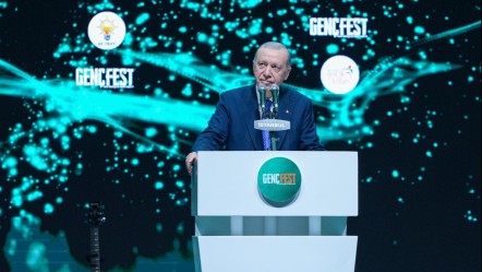 Cumhurbaşkanı Erdoğan'dan gençlere en güzel hediye: "Terörsüz Türkiye, Türkiye Yüzyılı'nın kilit taşı olacak" - Gündem