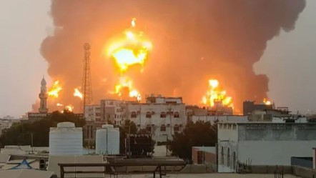 İsrail'den Yemen'e saldırı! İki limana bomba yağdı - Dünya