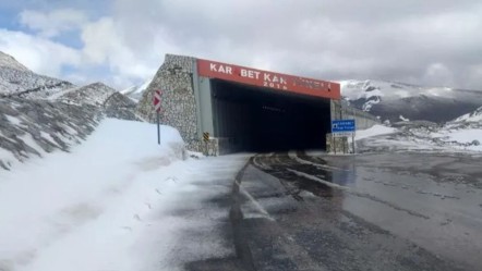 Termometreler 0 dereceyi gördü, lapa lapa kar yağdı - Yaşam