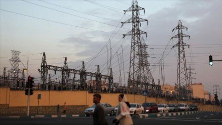Aşırı kullanım karanlığa gömdü! Binden fazla evin elektriği kesildi - Dünya