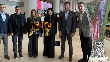 Galatasaray efsaneleri Hagi ve Popescu, UEFA Kupası zaferi için İstanbul'da - Spor