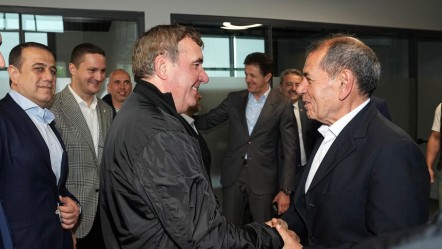 Galatasaray'ın UEFA zaferinin 25. Yılında efsaneler buluştu! - Spor