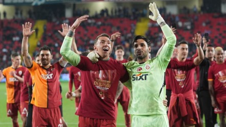 Muslera penaltıdan gol attı! Galatasaray'da tarihi an - Spor