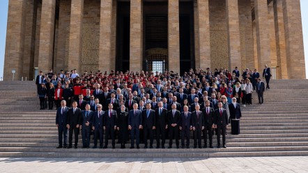 Devlet kademesi Anıtkabir'de! "Türkiye'nin gücü gençliğidir" - Gündem