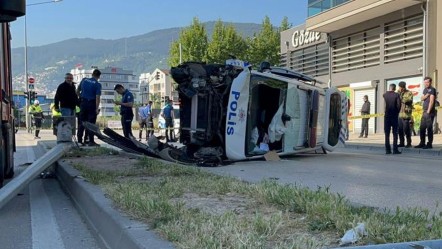 Kadına şiddet ihbarından dönüyorlardı! Polis aracı takla attı: 2'si polis 4 yaralı - 3. Sayfa