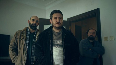 Gibi dizisinde rol alan Yılmaz’ın kazağı cep yakıyor! Benzerini ikinci el platformda satışa çıkardılar, fiyatı şoke etti - Magazin