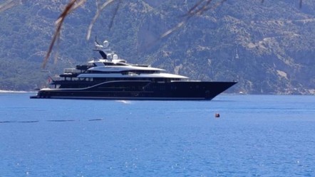Bir haftalık kirası 1 milyon 150 bin euro! Masaj odası bile var... Fethiye'ye demir attı - Ekonomi