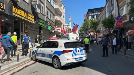 Sokak ortasında korkunç olay! Yere yığılan adamın üzerinden araç geçti - 3. Sayfa