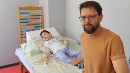 8 yaşındaki Mehmet Emir'in kahreden hikayesi! Bir sinek ısırığı ile bu hale geldi... - Yaşam
