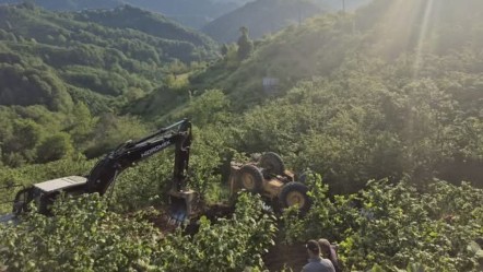 İş makinası şarampole devrildi, operatör son anda atlayarak kurtuldu - 3. Sayfa