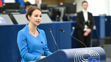 İsrail yanlısı vekile Avrupa Parlamentosu'nda dayak! Neye uğradığına şaşırdı - Dünya