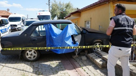 Direksiyon başında kalp krizi geçirdi! Duvara çarpan aracın sürücüsü hayatını kaybetti - 3. Sayfa