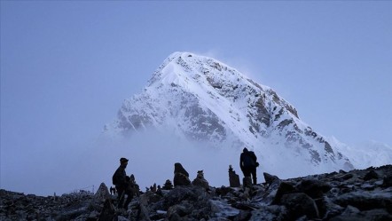 Nedenini duyunca şaşıracaksınız! Everest zirvesine ulaşan dağcılara soruşturma başlatıldı - Dünya