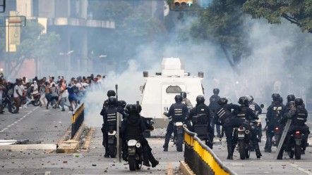 Seçimi kana bulayacaklardı: Venezuela'da 50 kişilik sabotaj çetesi yakalandı - Dünya