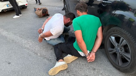 135 promil alkolle trafikte makas attı! İşlem yapan polislere saldıran 3 şüpheliye ters kelepçe - 3. Sayfa