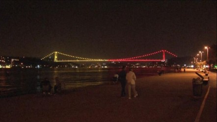 Fatih Sultan Mehmet Köprüsü sarı kırmızıya büründü - Spor