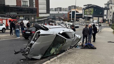 İstanbul Beylikdüzü'nde zincirleme kaza: Yaralılar var - 3. Sayfa
