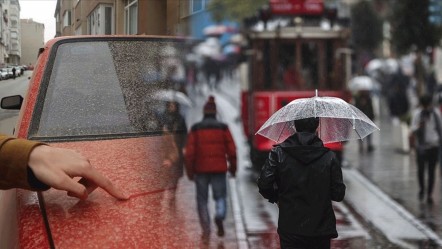 İstanbul'da "çamur" alarmı! Araçların üstü kaplandı, AKOM bu gece için uyardı - Gündem