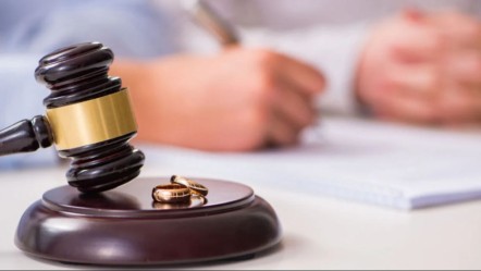 Yargıtay'dan emsal boşanma kararı: Eşinin ailesine küsen koca kusurlu bulundu - Gündem