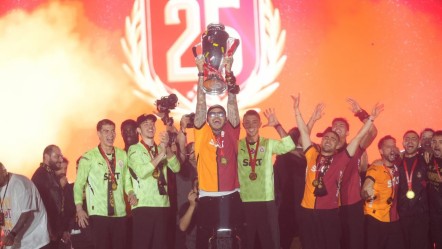 Yer sarı gök kırmızı! Galatasaray, 25. şampiyonluğunu kutladı - Spor