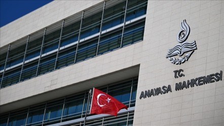 3600 ek göstergede şartlı düzenlemeye iptal! AYM, farklı muameleyi eşitlik ilkesine aykırı buldu  - Ekonomi