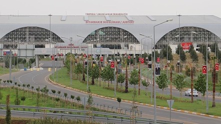 Diyarbakır Havalimanı'nda çatlak tespit edilen pist uçuş trafiğine kapatıldı - Yaşam