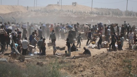 Gazze’de yardım dağıtım noktasında izdiham: En az iki kişi öldü, çok sayıda yaralı var - Dünya