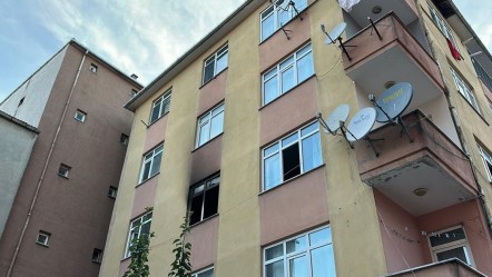 İstanbul'da apartman yangını: Yaşlı kadın içeriden çıkamadı - 3. Sayfa